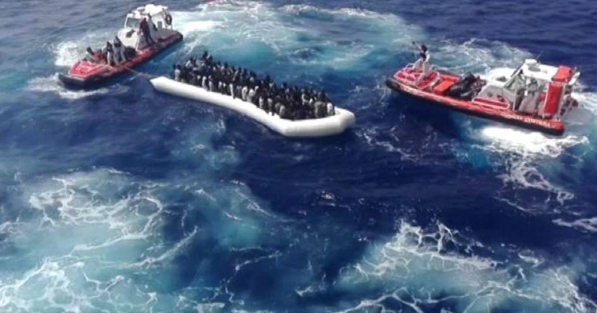 Migranti, continuano i soccorsi nel Mediterraneo, altri 350