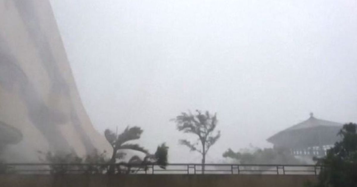 Il super tifone Meranti colpisce Taiwan, migliaia senza luce