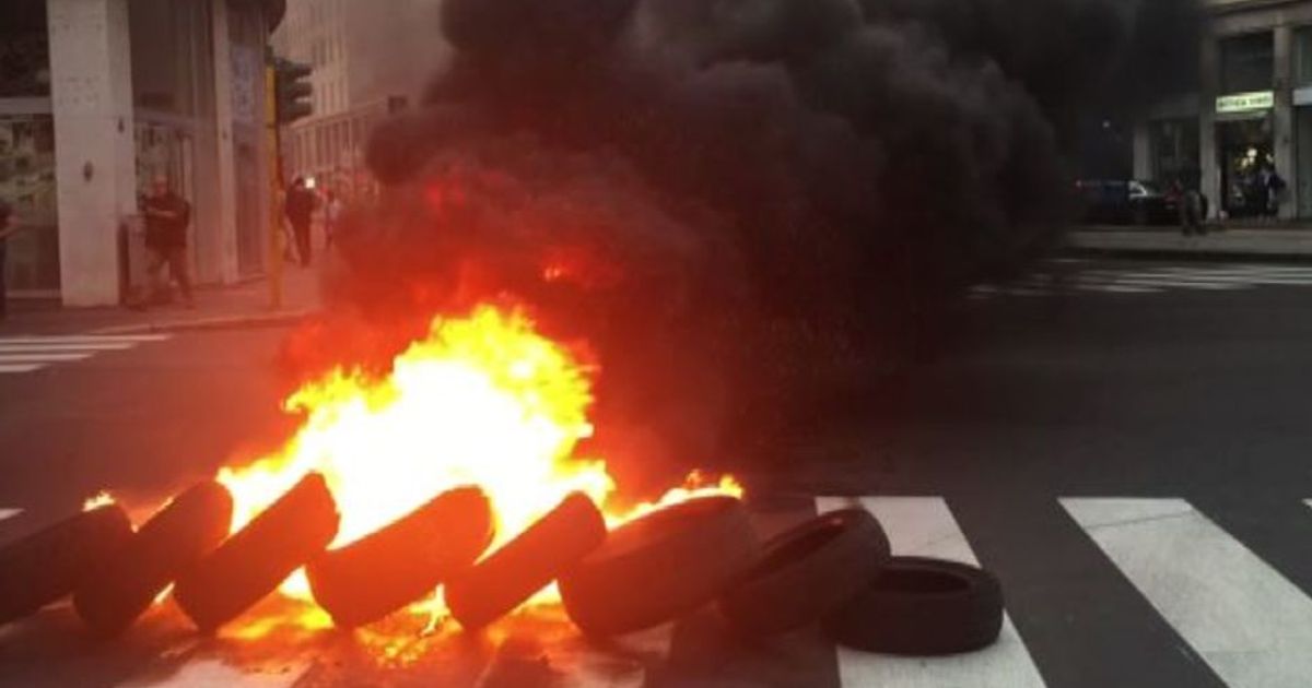 Operaio morto a Piacenza, rogo copertoni a corteo Usb a Milano