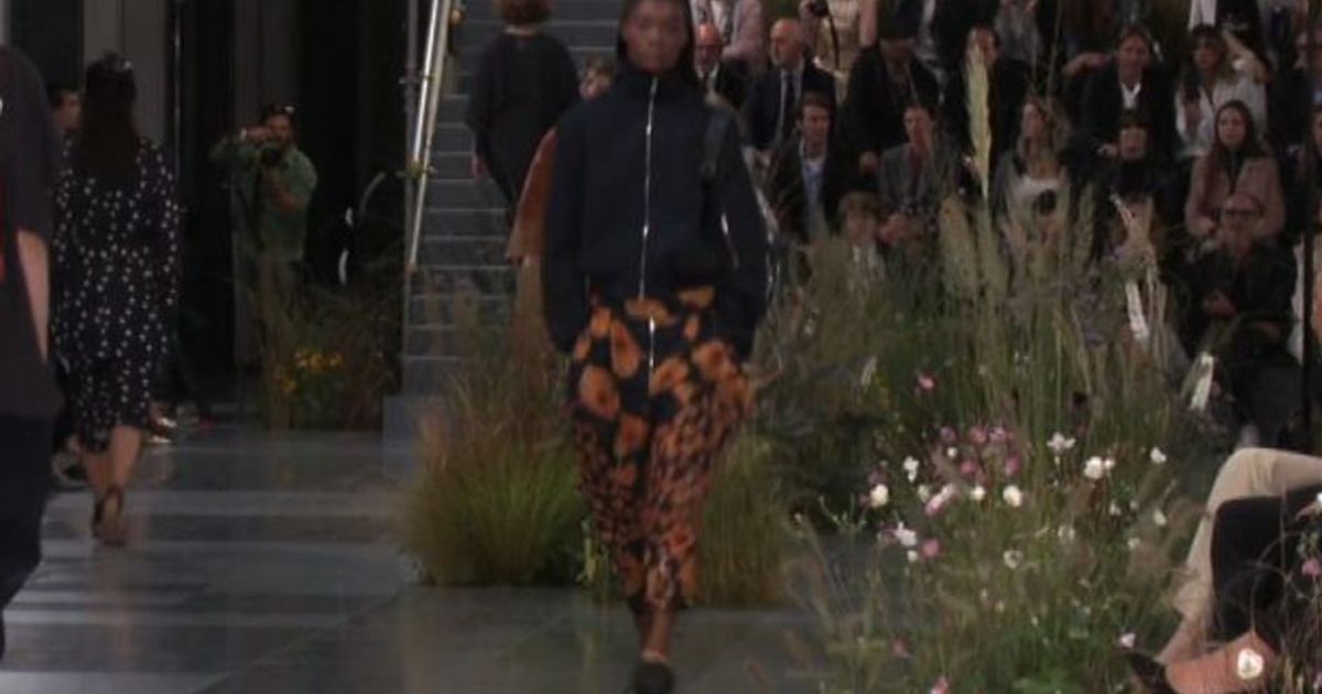 Paul Smith, una donna raffinata sfila a Londra