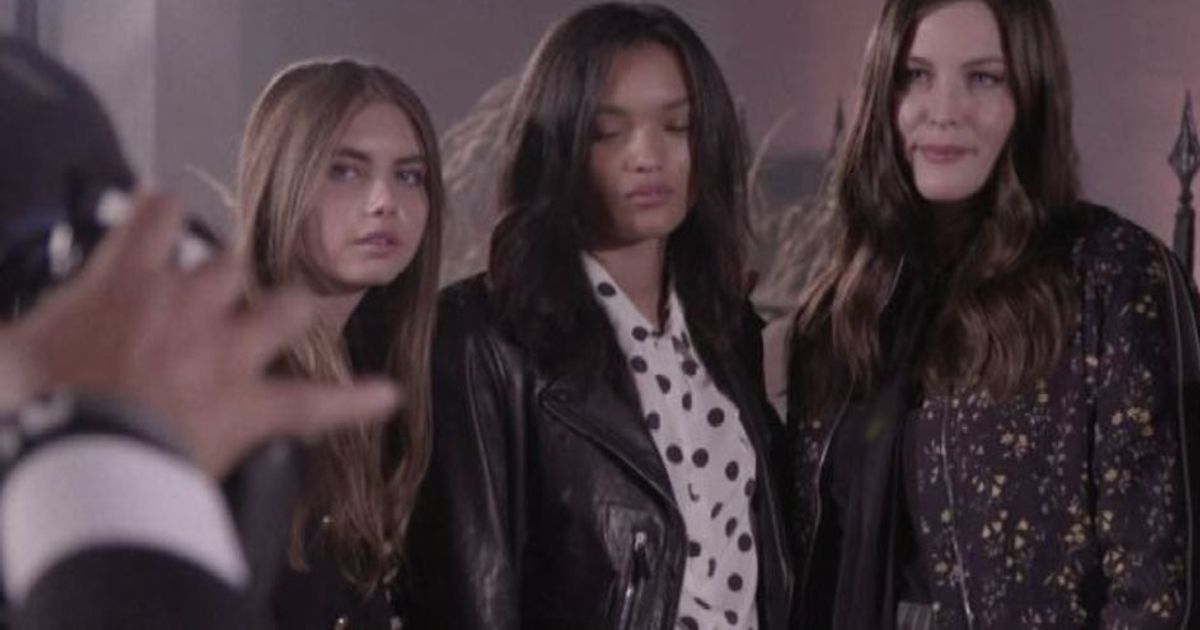 Femminile e hippie, la collezione Belstaff firmata da Liv Tyler