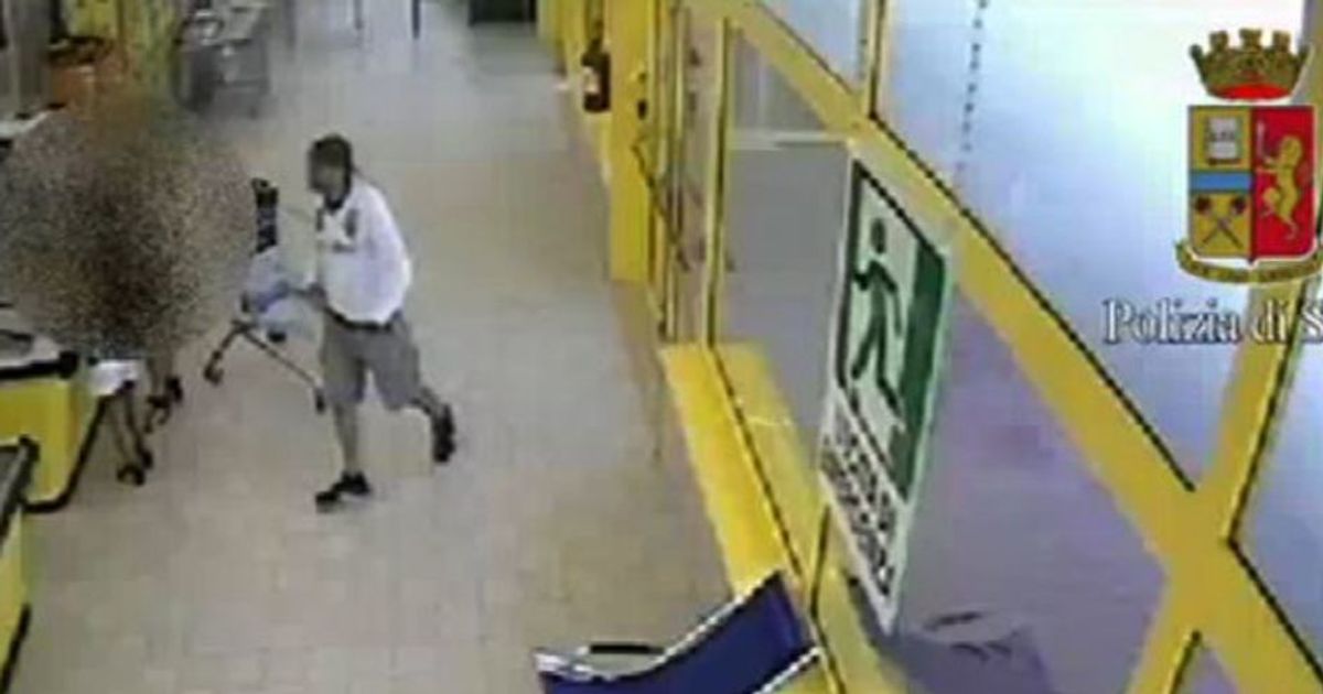 Rapinava supermercati, preso per tatuaggio del Colosseo sul collo