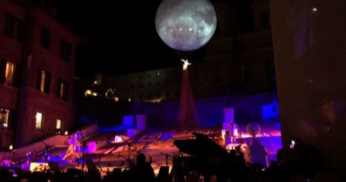 Trinità dei Monti, inaugurazione pirotecnica con Pappano