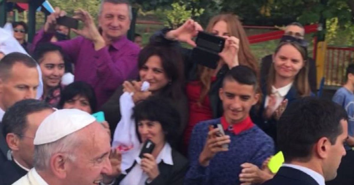 Georgia, danze e canti in carrozzina: il Papa applaude