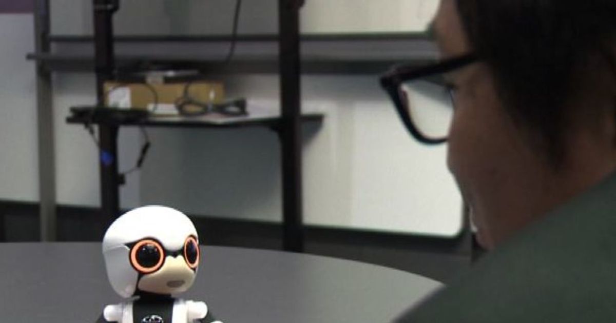Ecco Kirobo mini robot di Toyota con gli occhi grandi