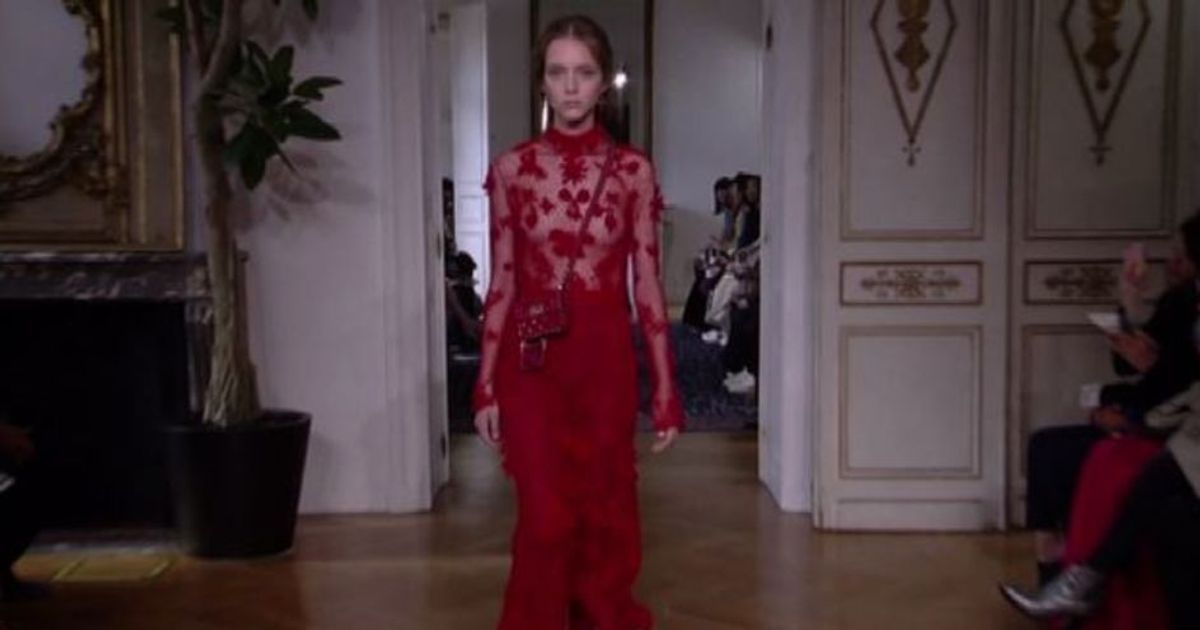 Moda Parigi, l’eleganza del lungo secondo Valentino
