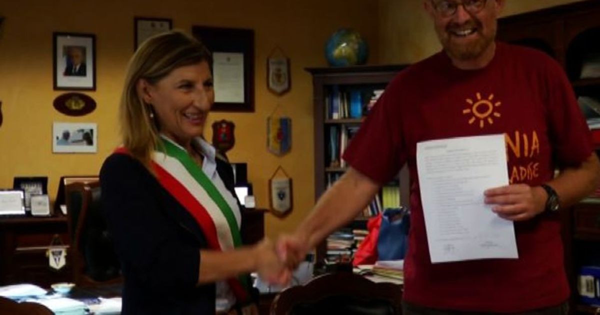 Ambiente, Greenpeace regala a Lampedusa un impianto fotovoltaico