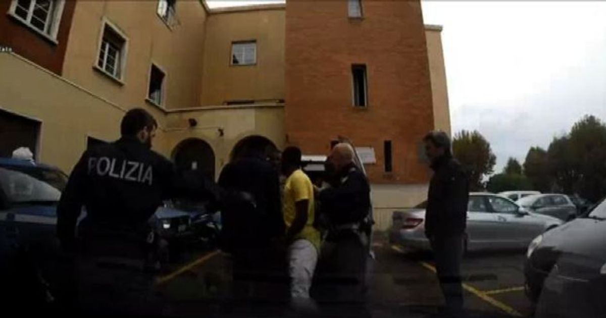 Aveva 17 migranti nel furgone frigo, arrestato a Ventimiglia