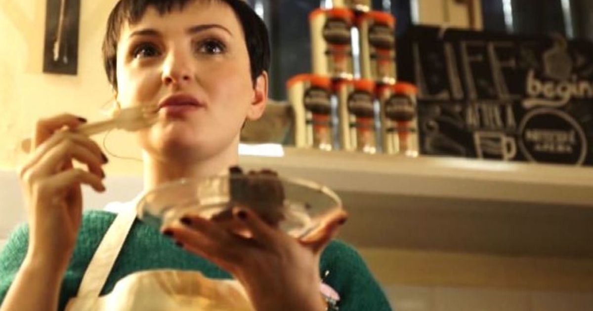 Arisa cuoca per una notte a Milano per celebrare il Bakery style