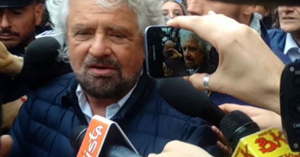 Cosa ha detto Grillo uscito da incontro con Raggi in Campidoglio