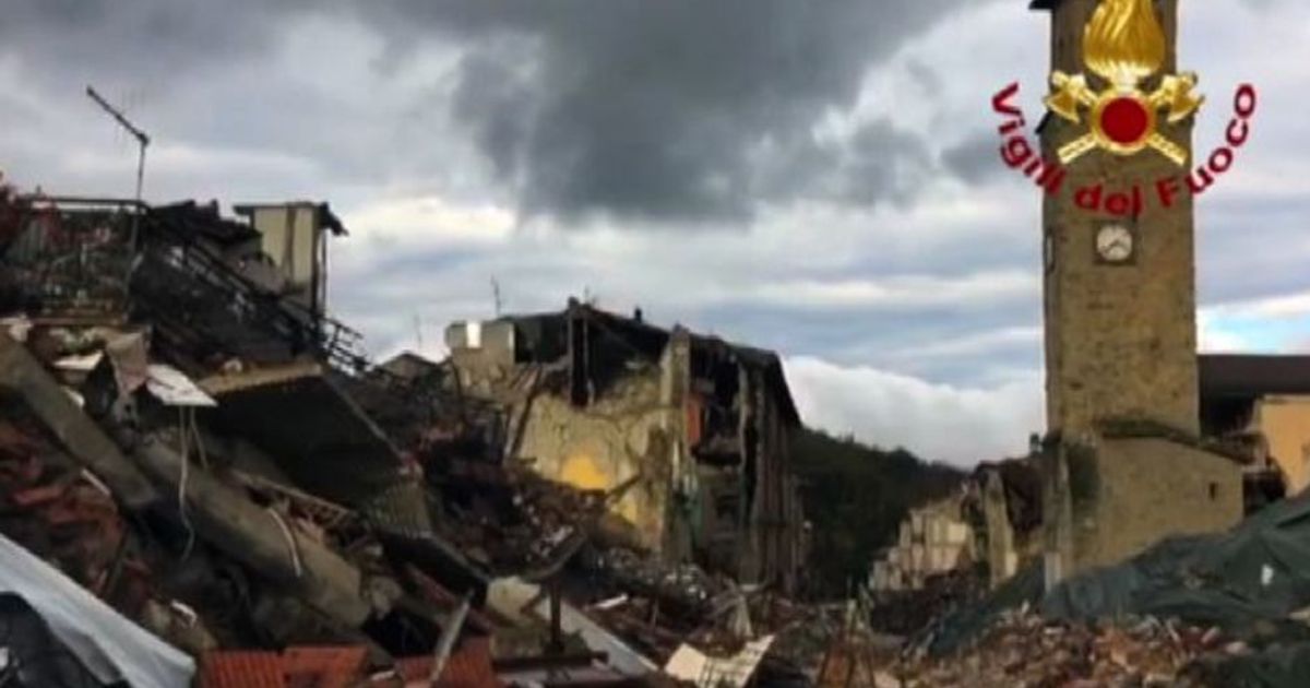 Terremoto, crollato il Palazzo rosso “simbolo” di Amatrice