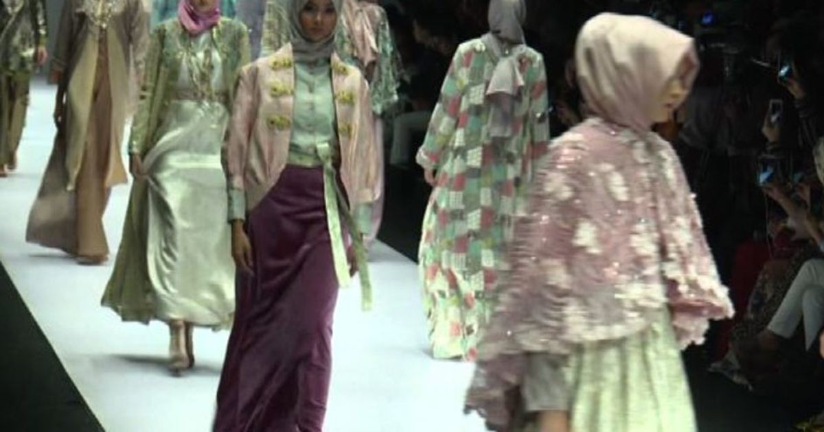 Hijab e paillettes per le modelle della stilista musulmana