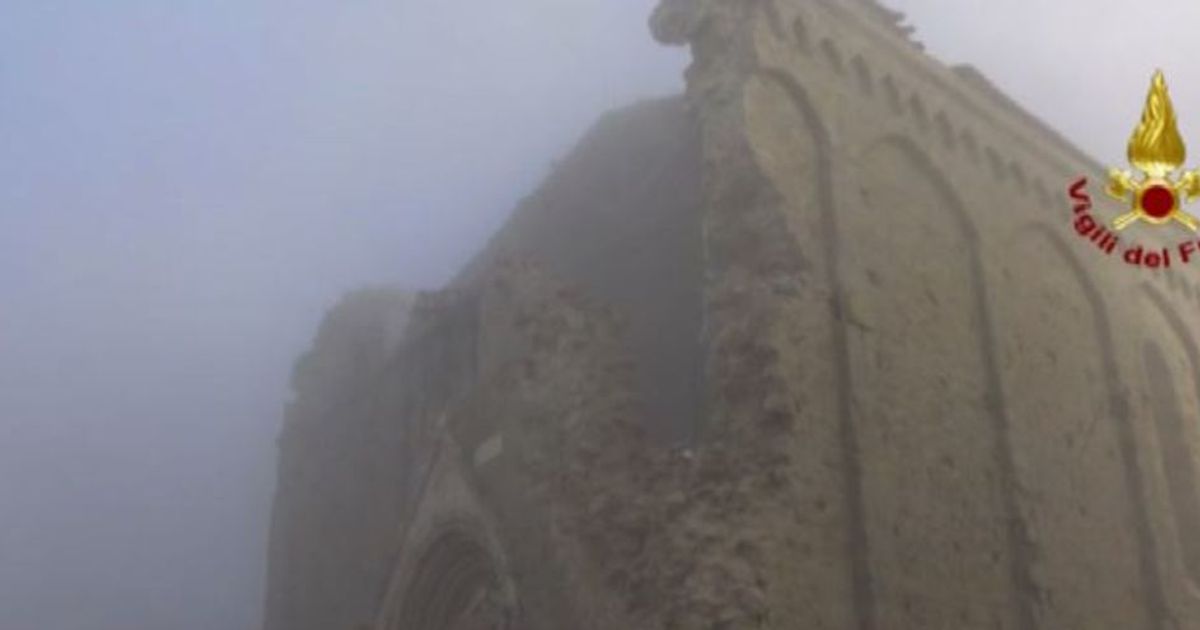 Sisma, nuovi crollo ad Amatrice. La città è rasa al suolo