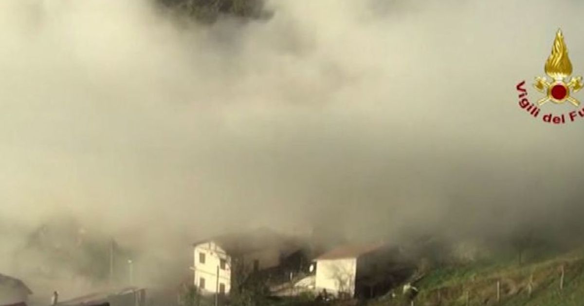 Sisma, una nuvola di polvere si alza da Pescara Tronto