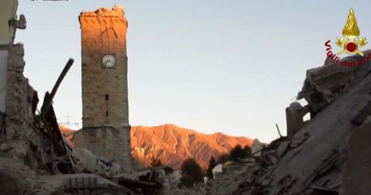 Sisma, dentro Amatrice, restano solo distruzione e macerie