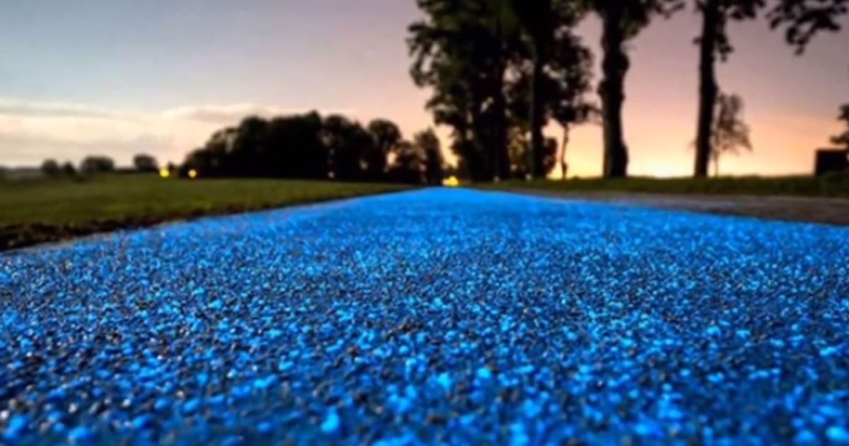 Pista ciclabile luminosa a ricarica solare: è magia