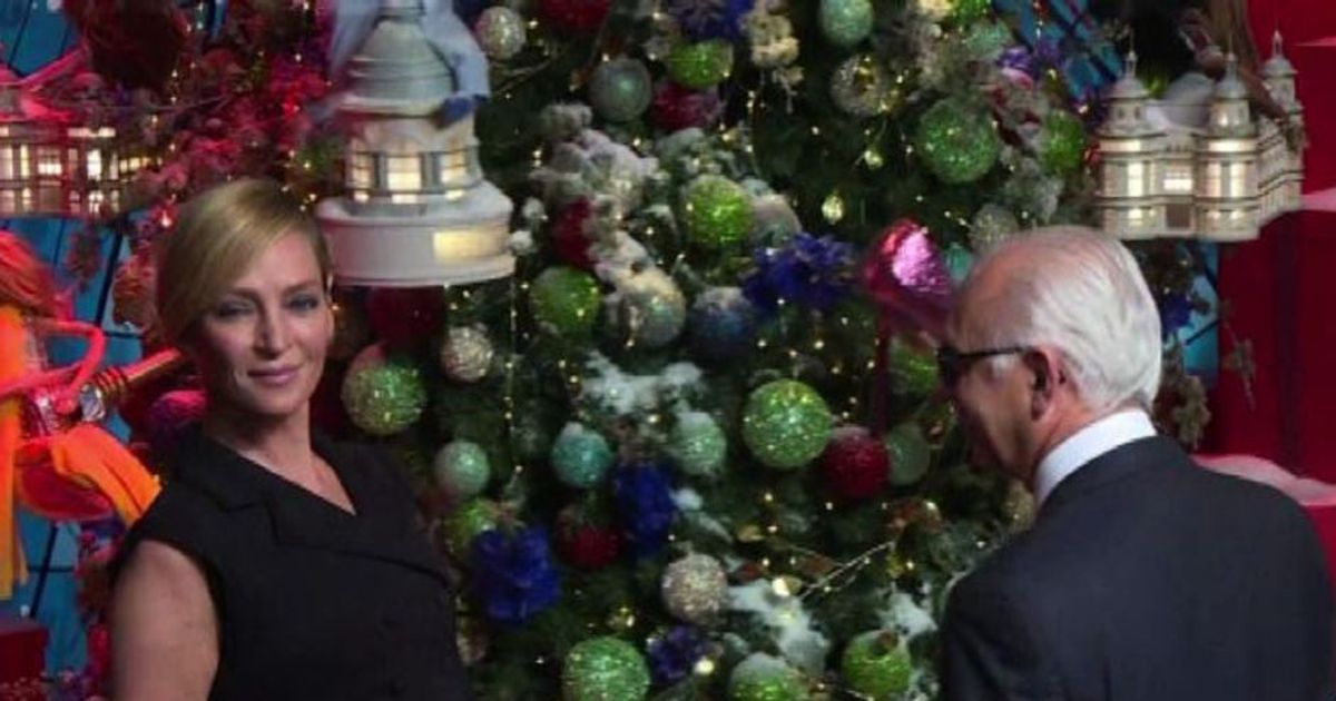 Parigi, Uma Thurman accende lo spirito del Natale