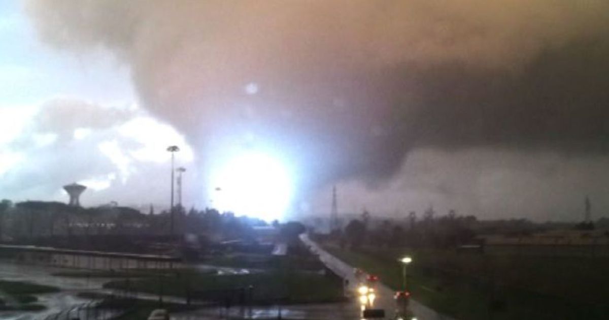 Maltempo, il video della tromba d’aria che ha sconvolto il Lazio