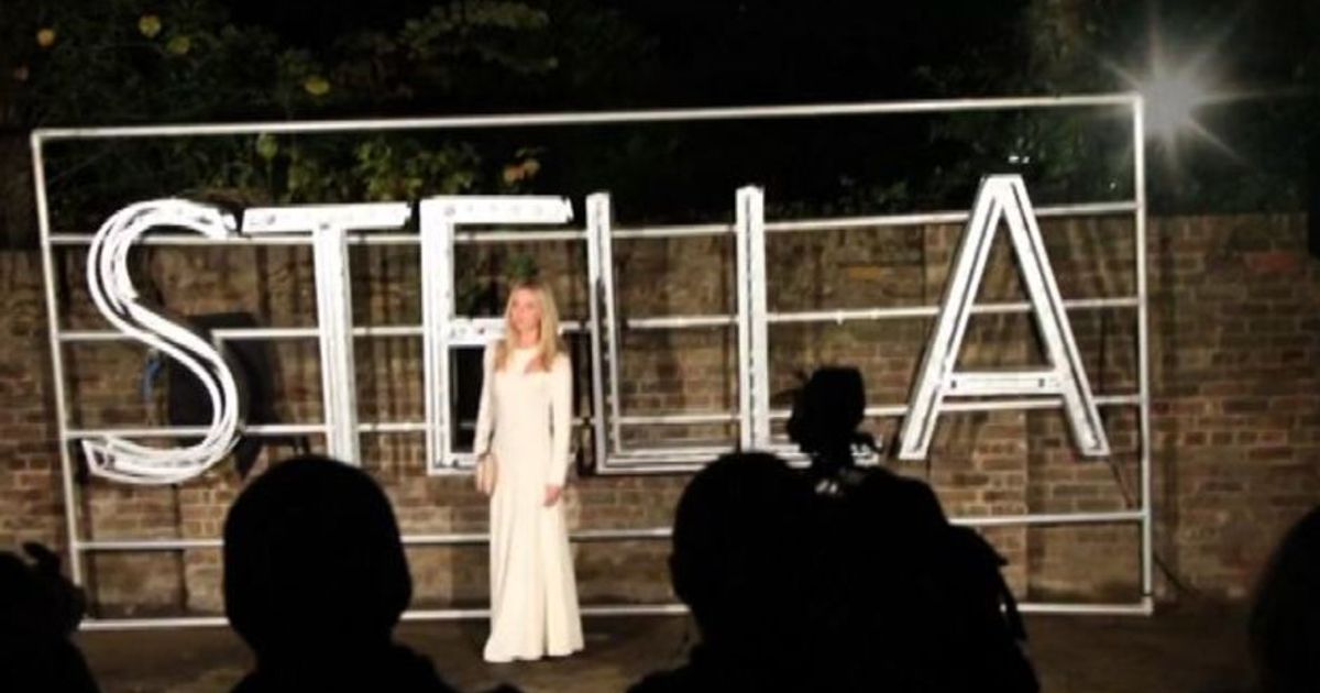 Stella McCartney sfila ad Abbey Road omaggio ai Beatles
