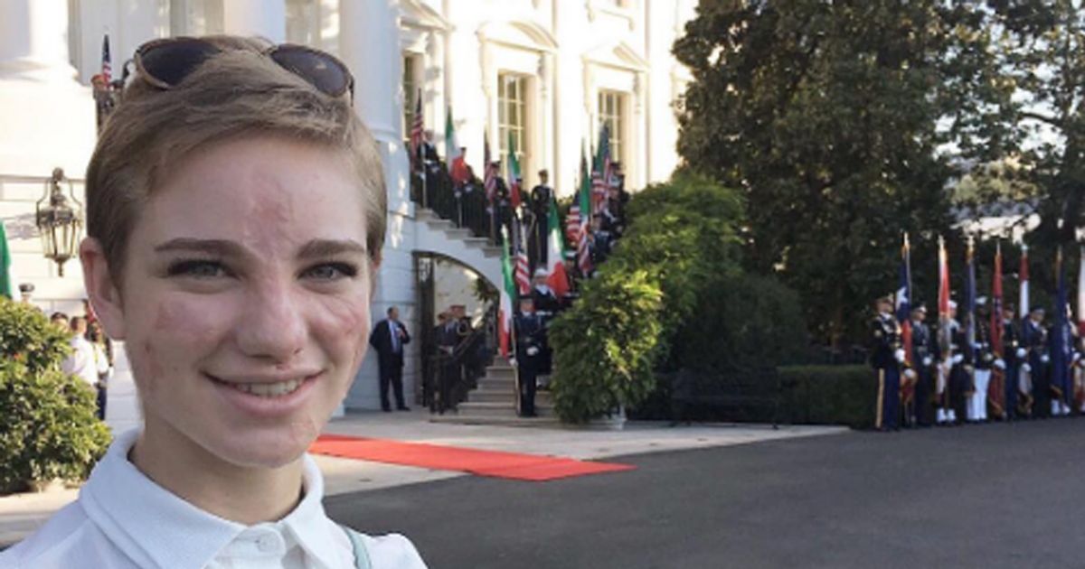 Bebe Vio ironizza e diventa un selfie stick!