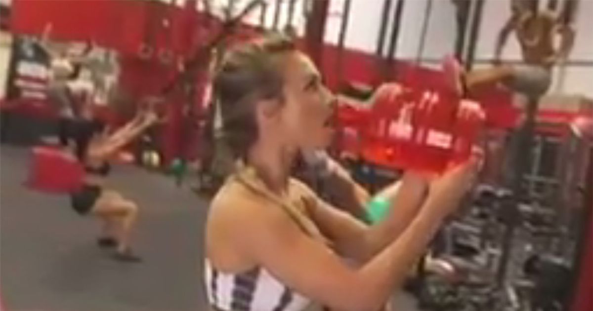 Mannequin Challenge in palestra: che fisico!