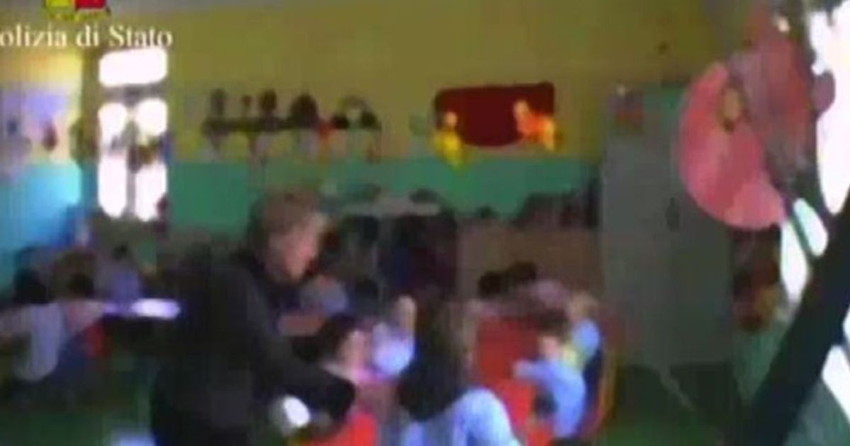 Crotone, maltrattamenti su bambini in classe: sospesa una maestra