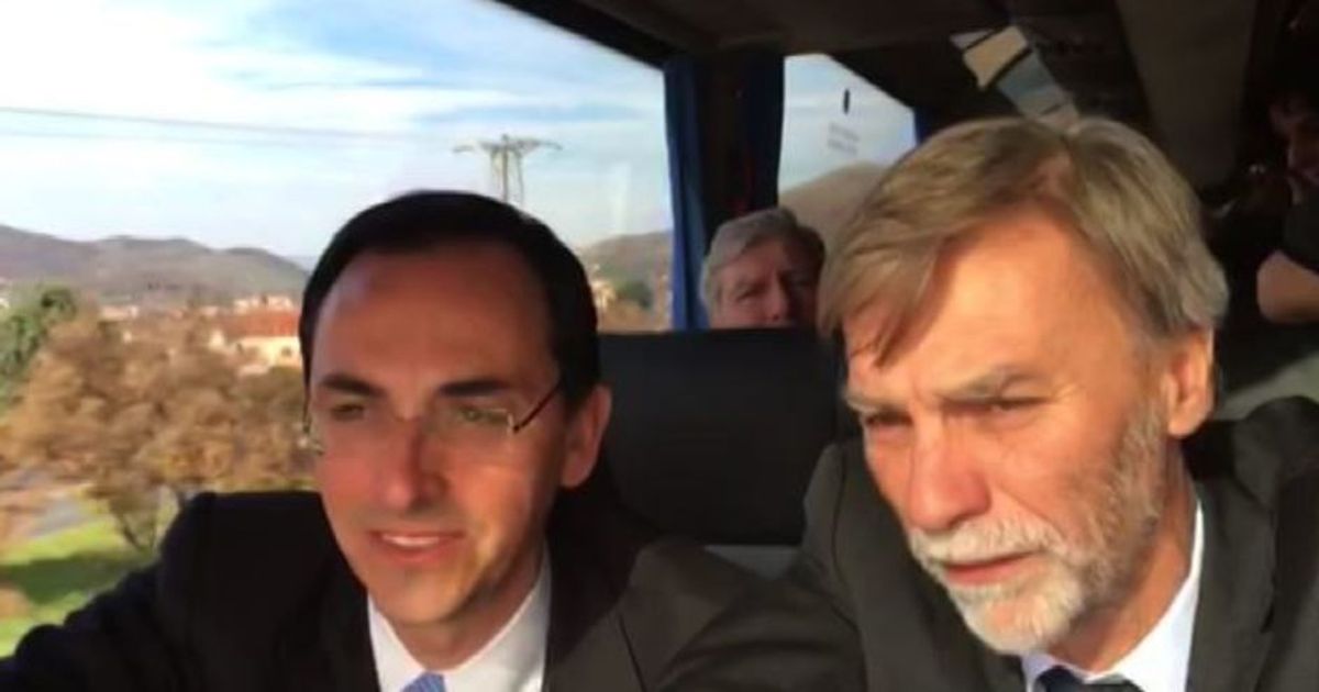 Delrio in pullman con la stampa sulla Salerno-Reggio Calabria