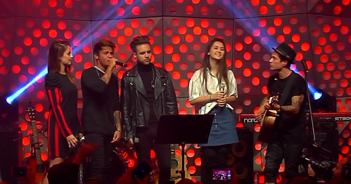 Happy Christmas cantata da Benji e Fede, Annalisa, Alessio Bernabei e Jasmine Thompson