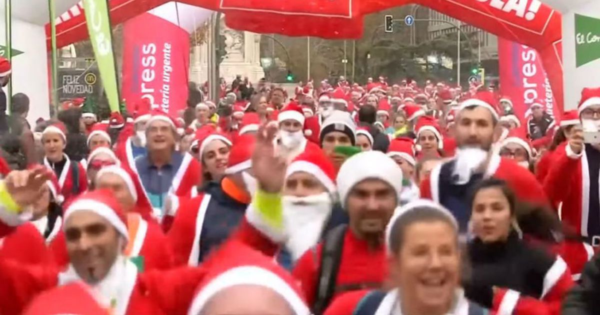 Migliaia di “Babbo Natale” di corsa contro la sclerosi a Madrid