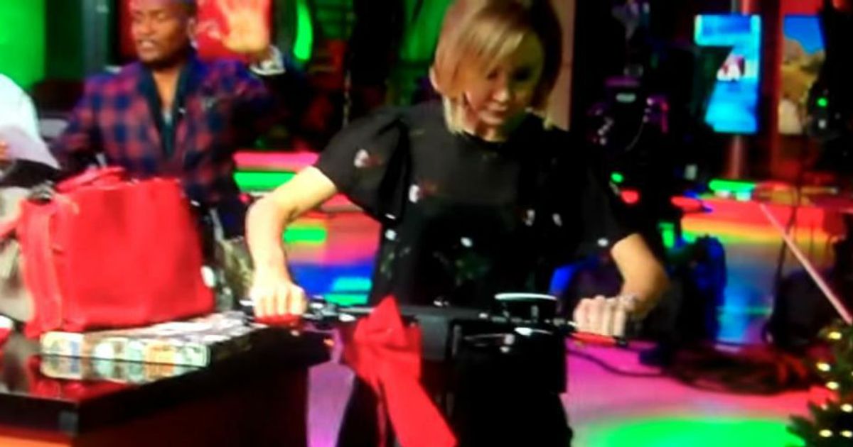 Lisa Breckenridge durante “Good Day L.A.” cade con lo scooter