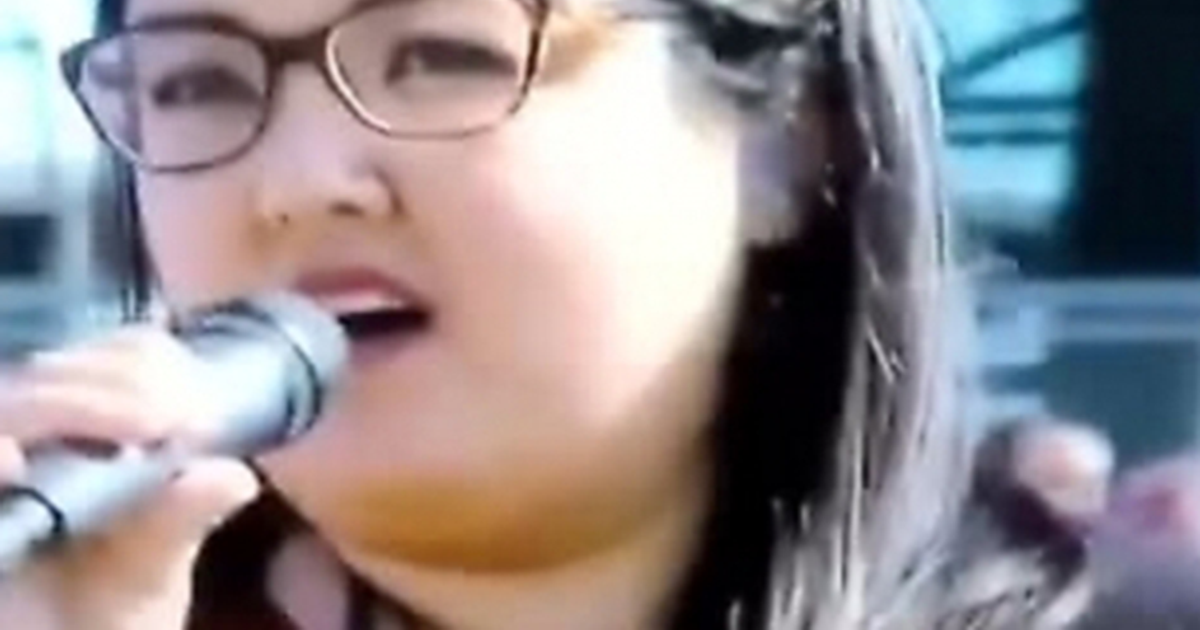 Cantante dimentica e sbaglia l’Inno di Mameli al Ferrari Day