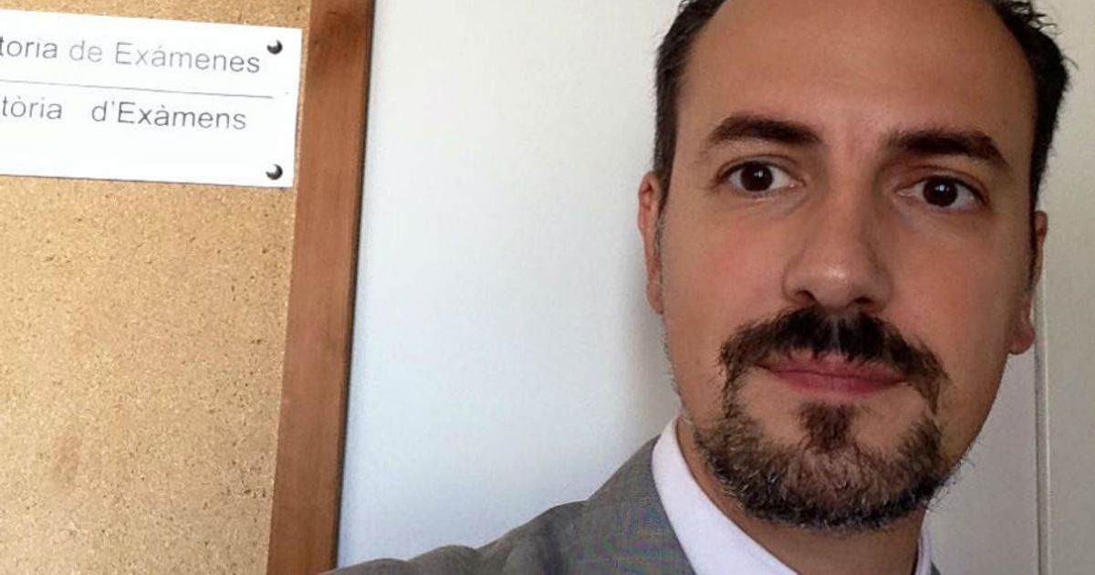 Il Prof. bacchetta gli studenti e diventa virale