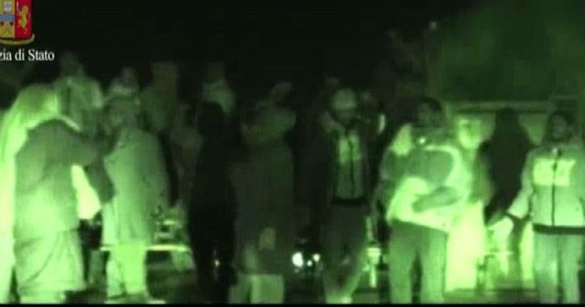 Rivolta al centro di accoglienza di Cona, Lega e FI: espulsioni