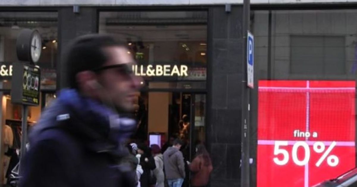 Partono i saldi a Milano, ma le code sono solo per le mostre