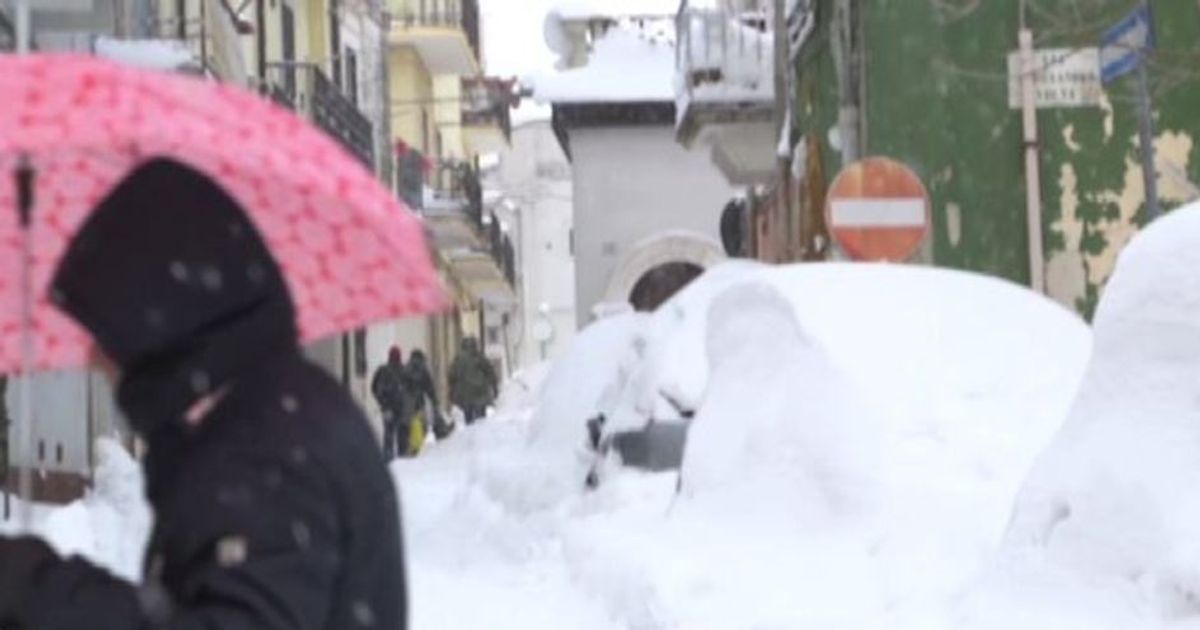 Emergenza a Santeramo in Colle, il comune è sommerso dalla neve