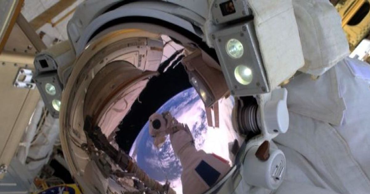 Spazio, prima passeggiata spaziale per il francese Tomas Pesquet