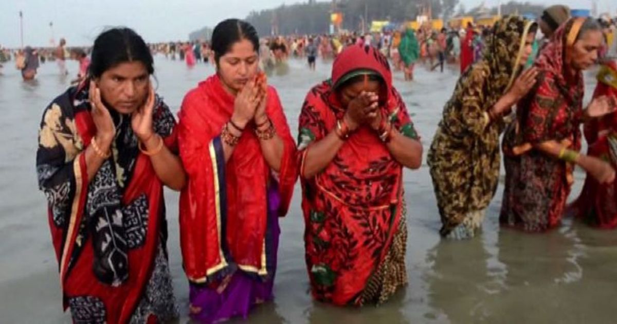 India, il bagno di massa nel Gange: è il Gangasagar Mela