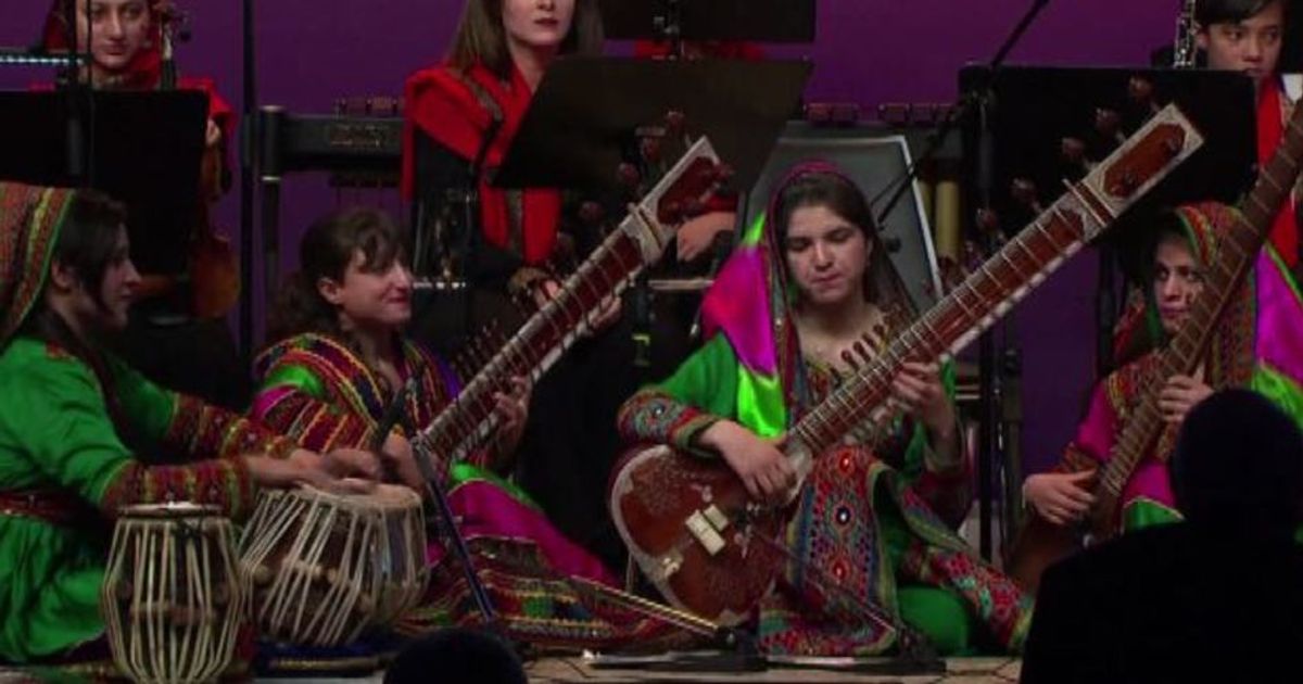 Davos orchestra femminile afgana chiude Forum economico globale