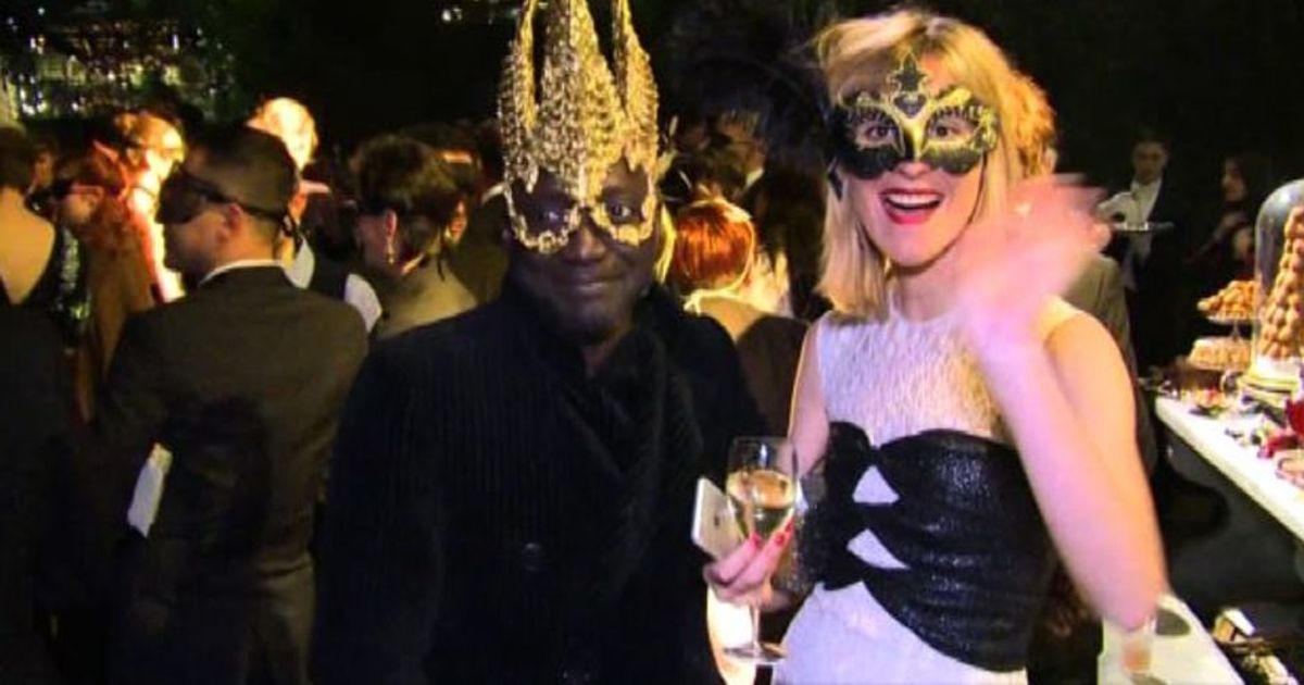 Moda Parigi,  ballo in maschera per i 70 anni di Dior