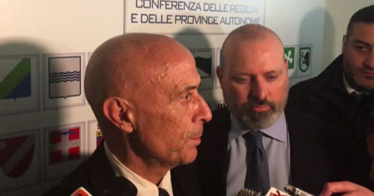 Immigrati, Minniti: “Severità e integrazione sono le priorità”
