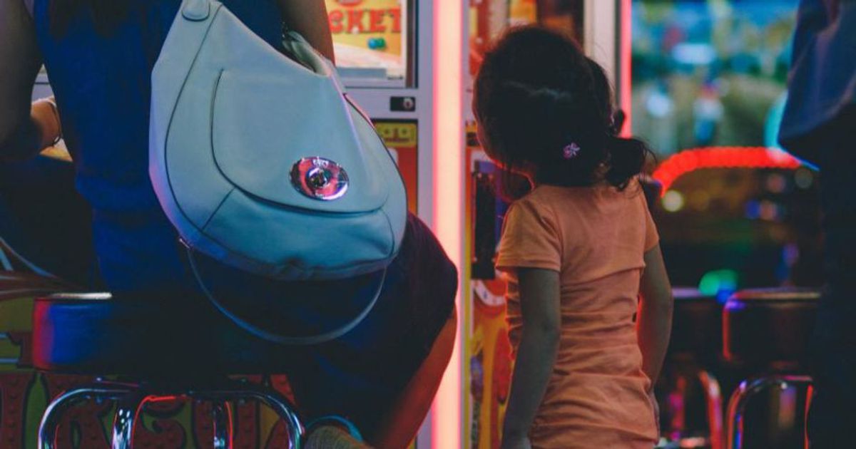 Baby sitter adotta bambina abbandonata: “Sarà la mia sesta figlia”