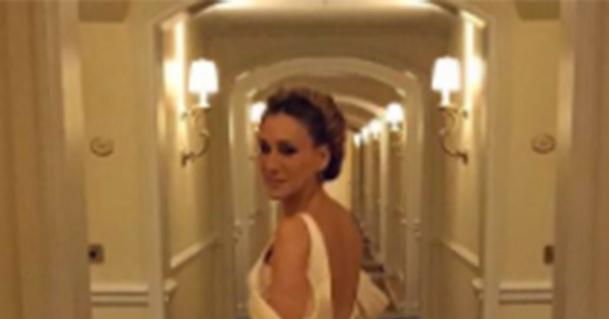 Sarah Jessica Parker ai Golden Globes in abito da sposa