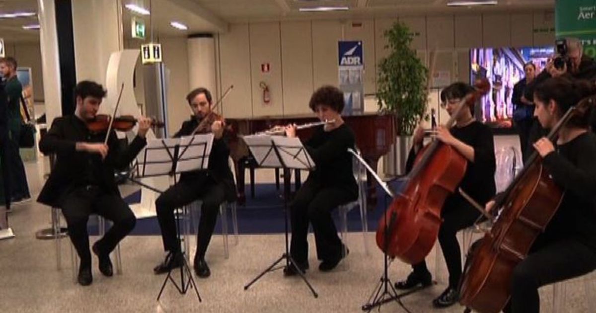 Rugby, a Fiumicino flash mob per l’Irlanda su note Ireland Call’s