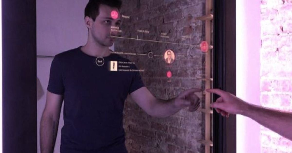 Il camerino diventa hitech: per provare un vestito basta un click