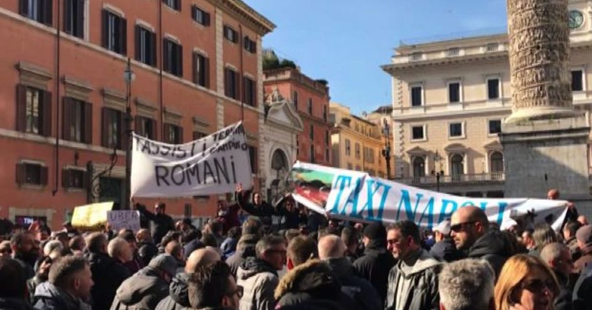 Tassisti anti-Uber, sit-it a Palazzo Chigi: paralisi centro Roma