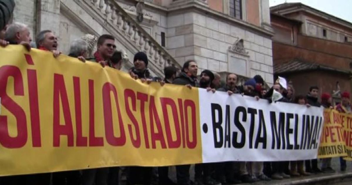 Stadio, tifosi della Roma scatenati in Campidoglio: “A zozzoni!”