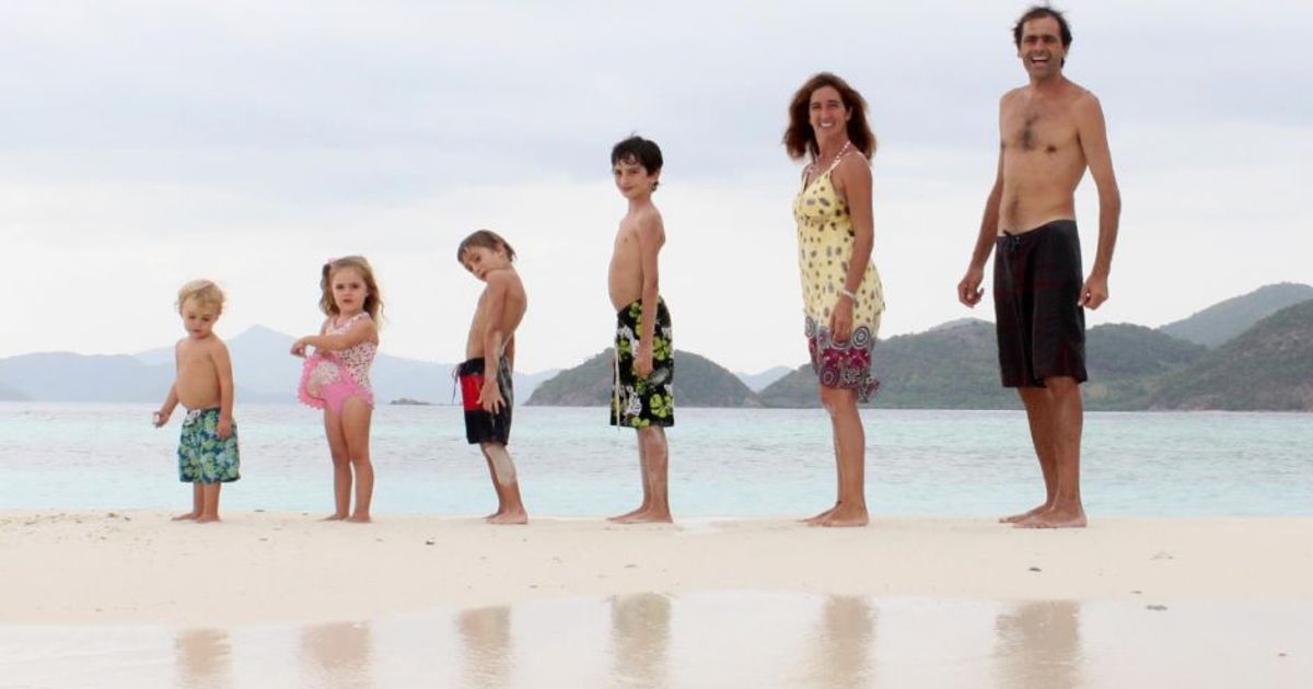 La vacanza di qualche mese diventa un viaggio lungo 17 anni