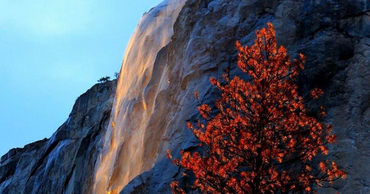 La cascata di fuoco: lo spettacolo è visibile solo in questi giorni