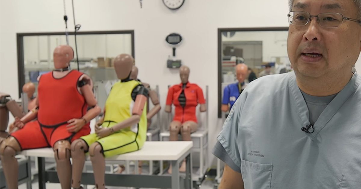 Nei crash test spunta il manichino anziano e quello obeso