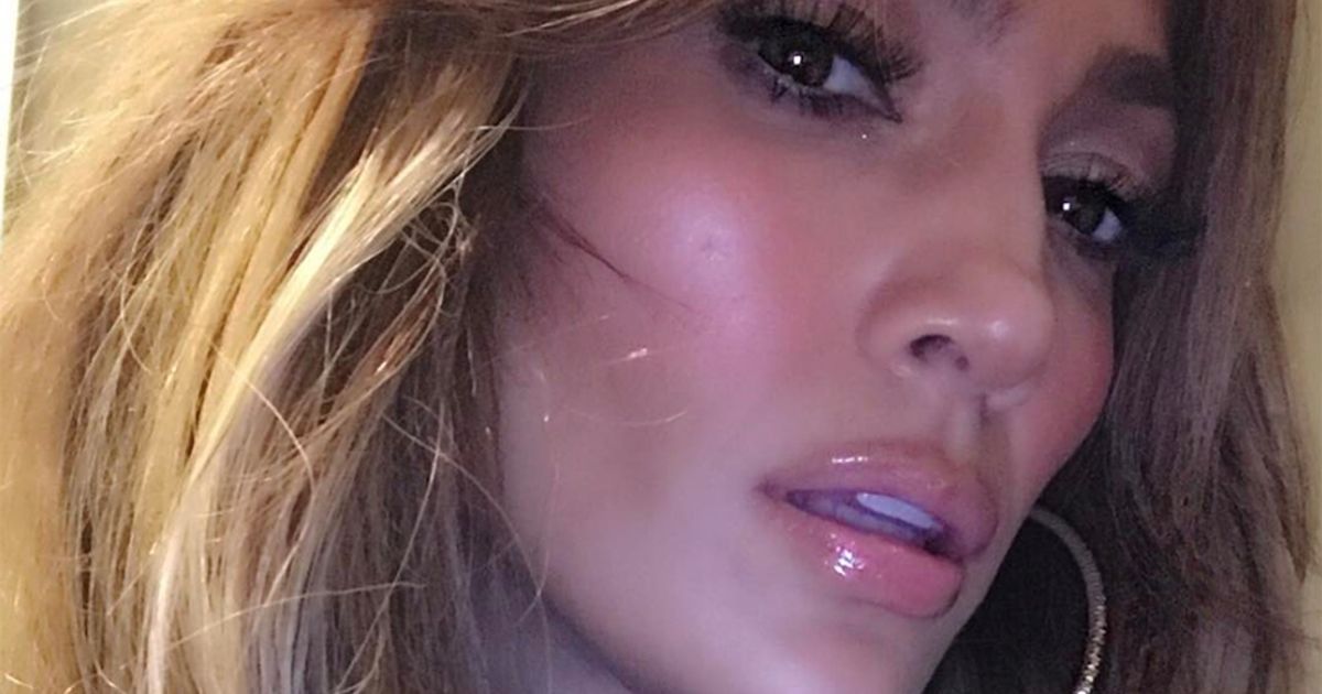 “Emme, Max, con voi la parola amore non basta”, gli auguri di JLo ai figli